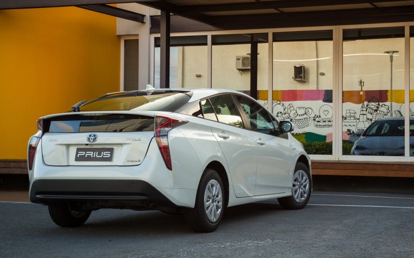 Toyota começa testes com 1º carro híbrido elétrico flex do mundo