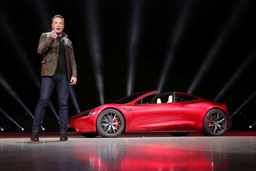 Tesla registra prejuízo de US$ 700 milhões, mas receita recorde