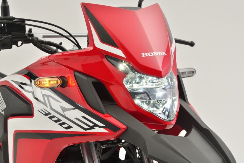 Honda anuncia XRE 300 renovada a partir de R$ 18.200 no Brasil