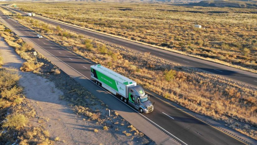 Correios dos EUA testam caminhão autônomo para entregas