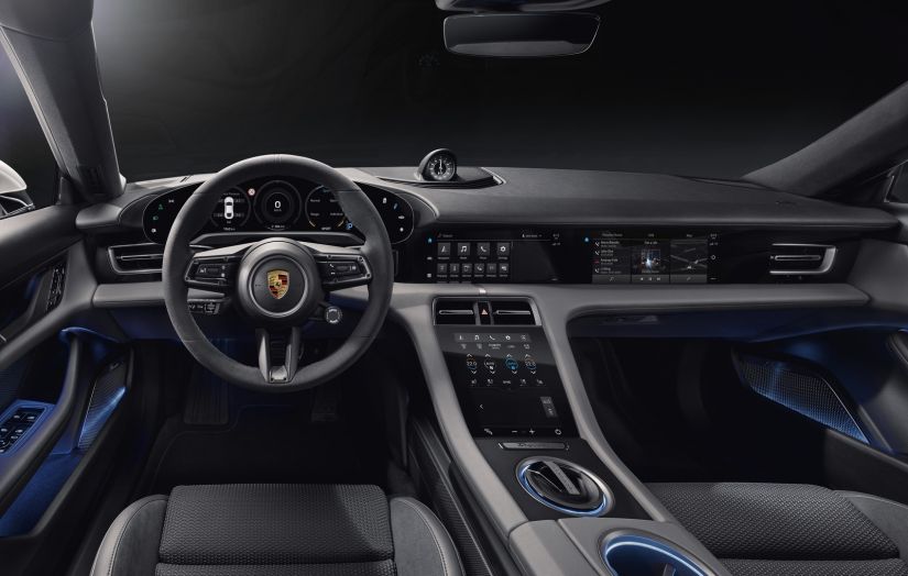 Porsche elétrico terá 4 telas em seu interior e motor de 600 cv de potência