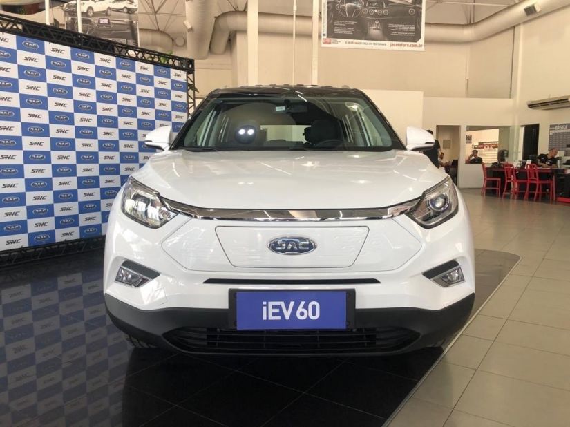 JAC lança quatro novos modelos de carros elétricos
