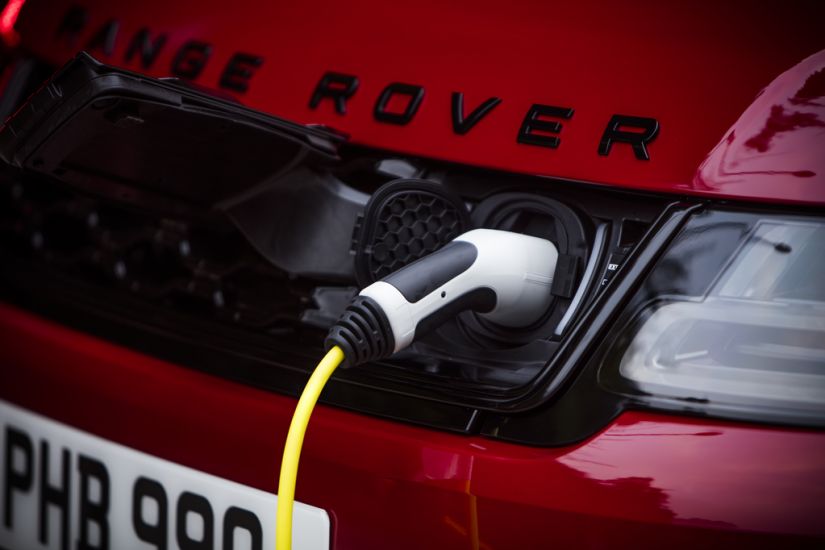 Land Rover venderá Range Rover híbrido por R$ 511.100 no Brasil