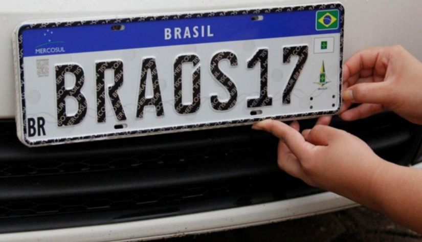 Placas do Mercosul começam a valer oficialmente em todo o Brasil