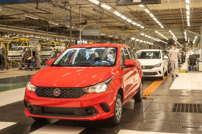 Fiat e Jeep anunciam retomada da produção no Brasil