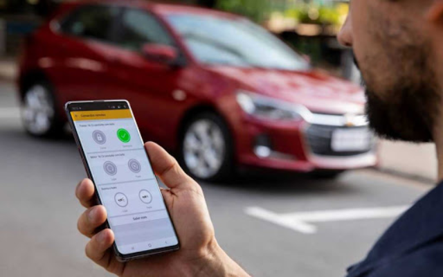 Chevrolet Onix e Tracker avisam pelo celular quando a bateria está fraca
