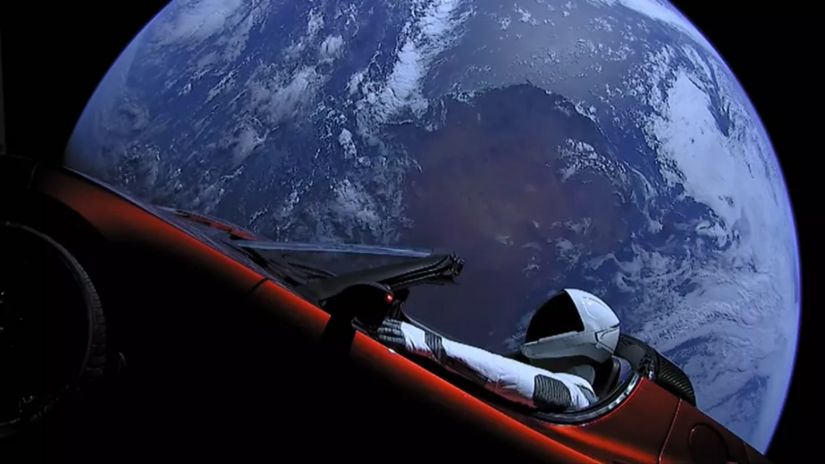 Tesla Roadster lançado ao espaço se aproxima de Marte