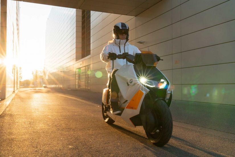 BMW apresenta conceito de scooter elétrico chamado Motorrad Definition CE 04