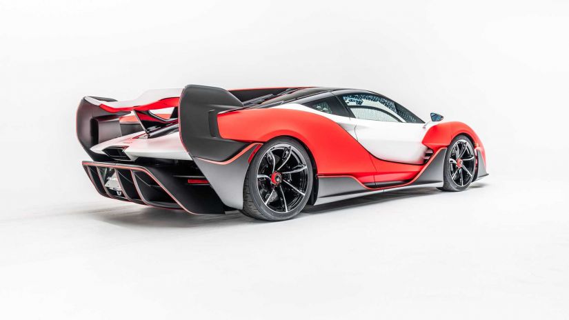 McLaren promove estreia surpresa do superesportivo Sabre 