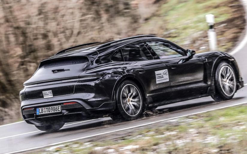 Porsche revela detalhes da perua aventureira elétrica Taycan Cross Turismo 2022