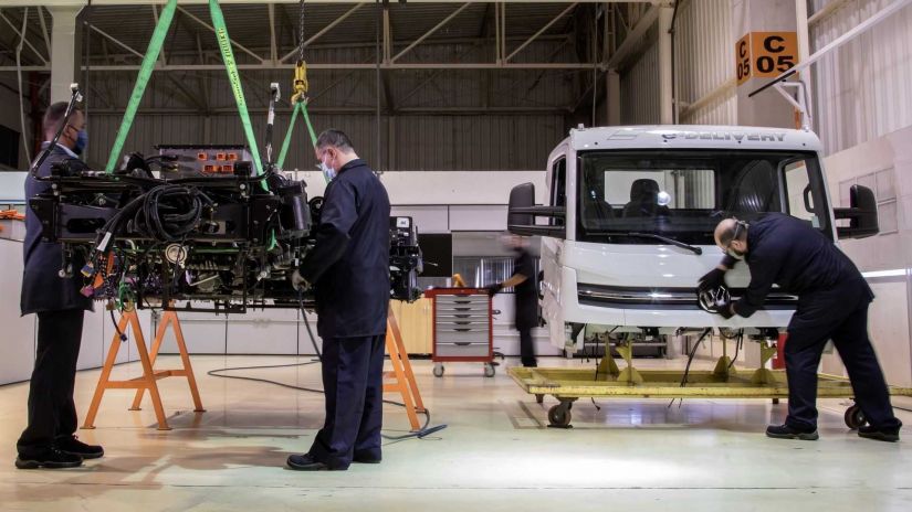 Volkswagen começa produção de caminhão elétrico VW e-Delivery no Brasil