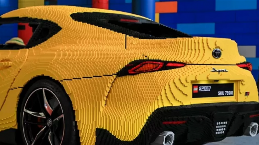 Lego apresenta réplica de Toyota Supra em tamanho real