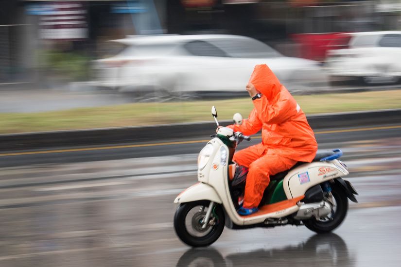 6 dicas para pilotar motos com segurança na chuva