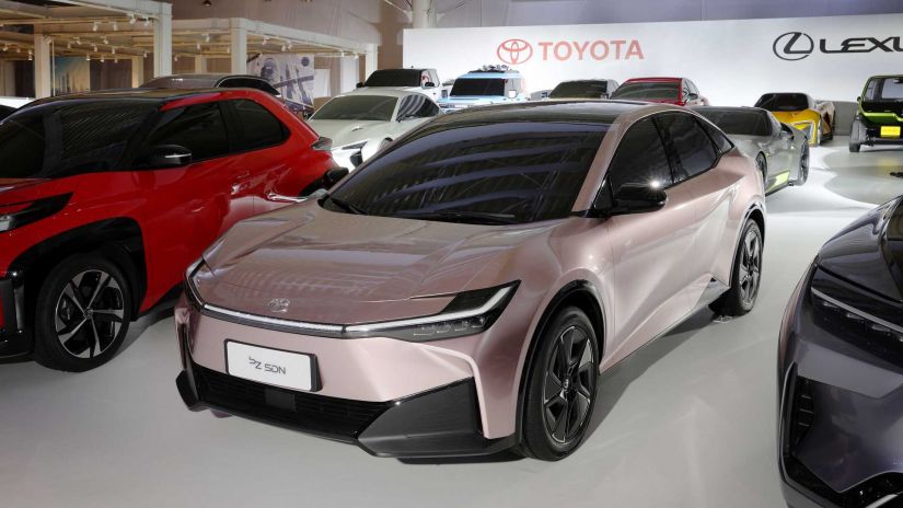 Toyota revela novo sedan elétrico BZ SDN