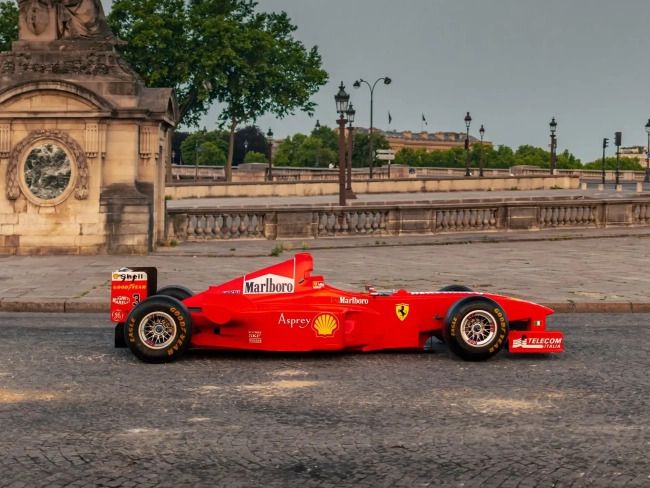 Ferrari V10 conduzida por Michael Schumacher vai à leilão