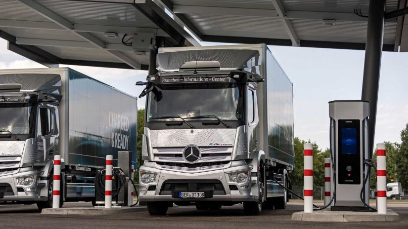 Inaugurada primeira super estação de recarga para caminhões elétricos da Mercedes