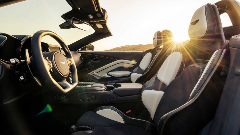 Aston Martin anuncia V12 Vantage Roadster com 700 cv e produção limitada