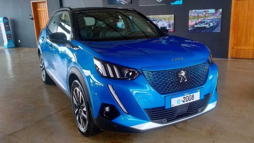 Peugeot deve lançar mais 2 carros elétricos no Brasil em 2023