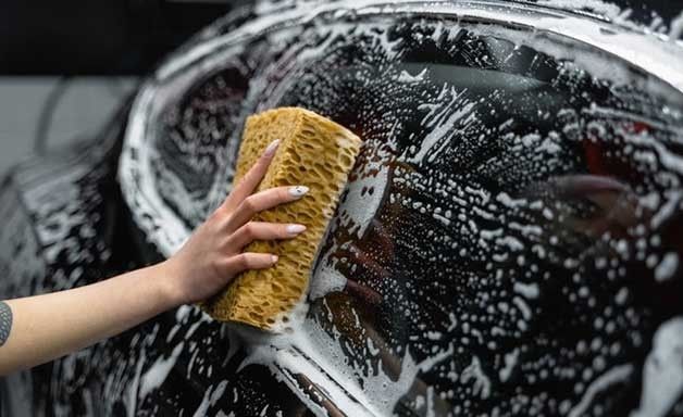 6 dicas para quem quer lavar o carro em casa