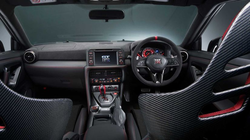 Nissan revela visual renovado do GT-R 2024