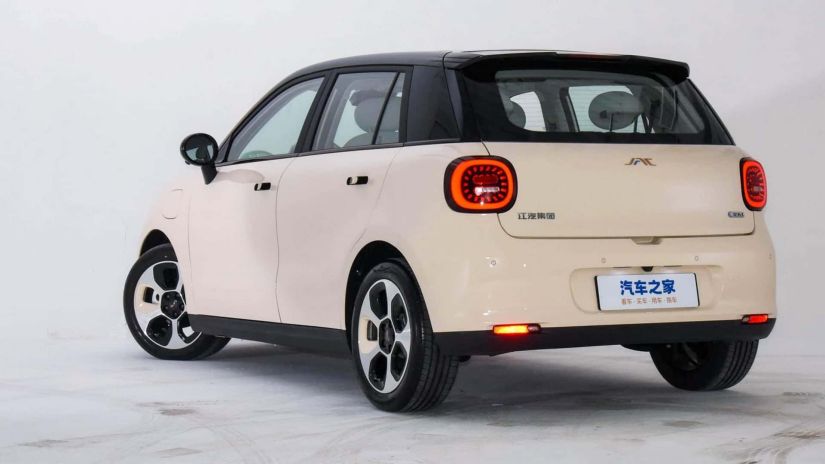 JAC apresenta novo carro elétrico com autonomia de 500 km