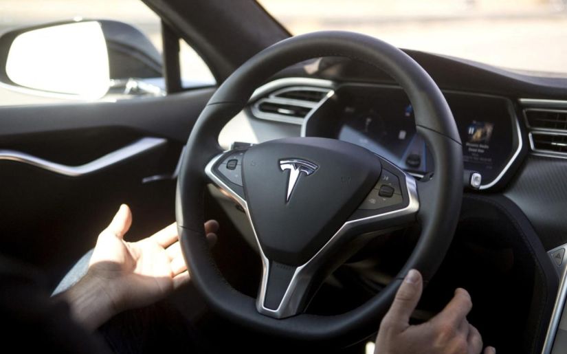 Tesla teria escondido mais de 1 mil acidentes quase fatais envolvendo o Autopilot