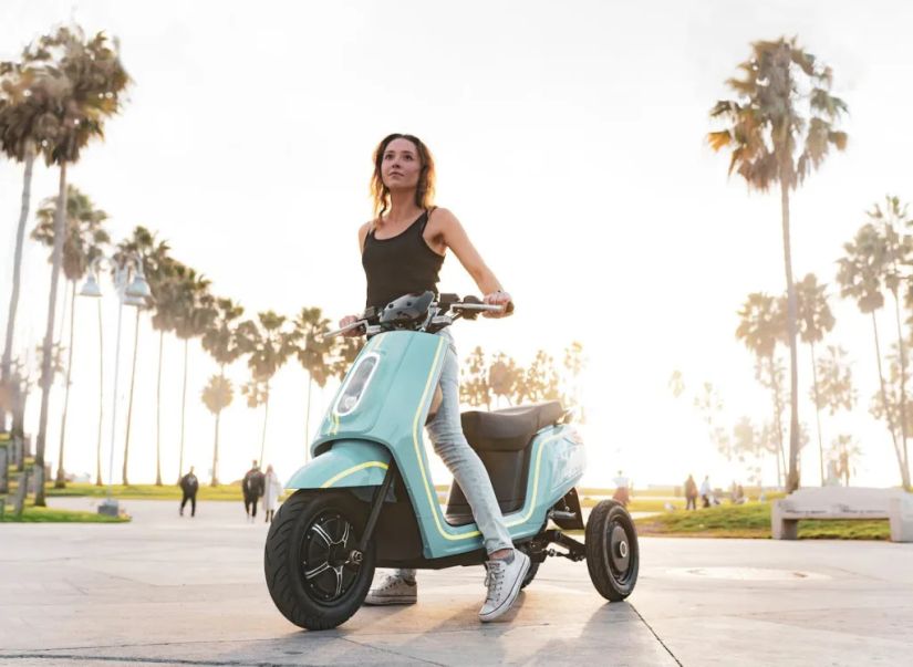 Empresa americana lança triciclo elétrico com cara de Vespa