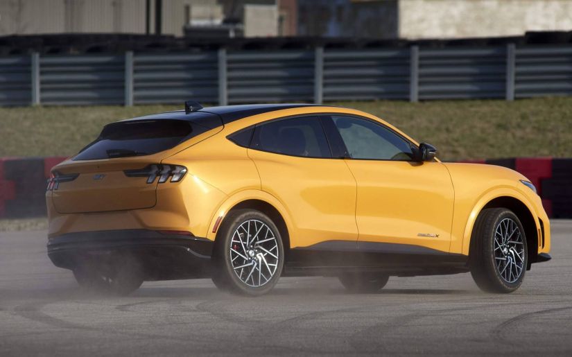 Novo Mustang Mach-E GT Performance chega ao Brasil com 487 cv de potência