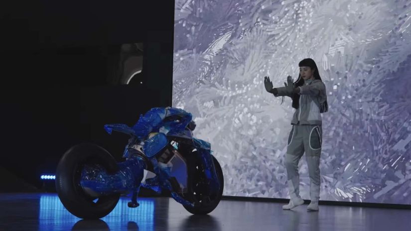 Yamaha apresenta moto inteligente que não cai