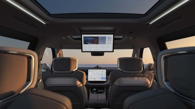 Volvo apresenta minivan com tela para videoconferências