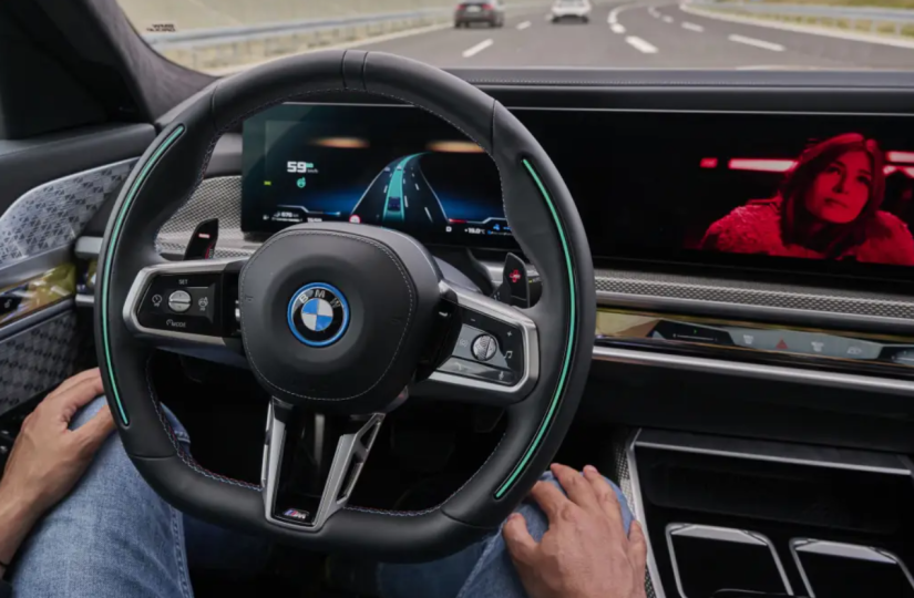 BMW anuncia novo sistema de piloto automático que permite motorista largar volante 