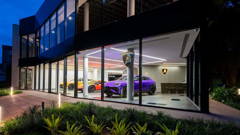 Lamborghini lança novo Huracán Sterrato no Brasil