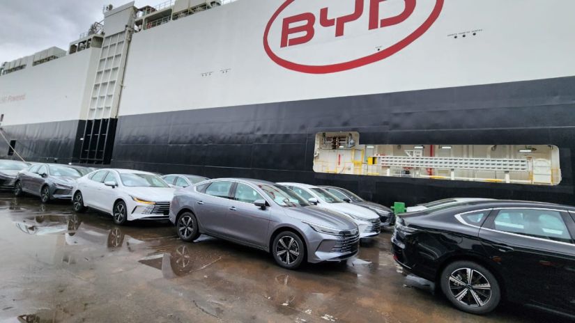 Navio da BYD desembarca no Brasil com 5 mil carros