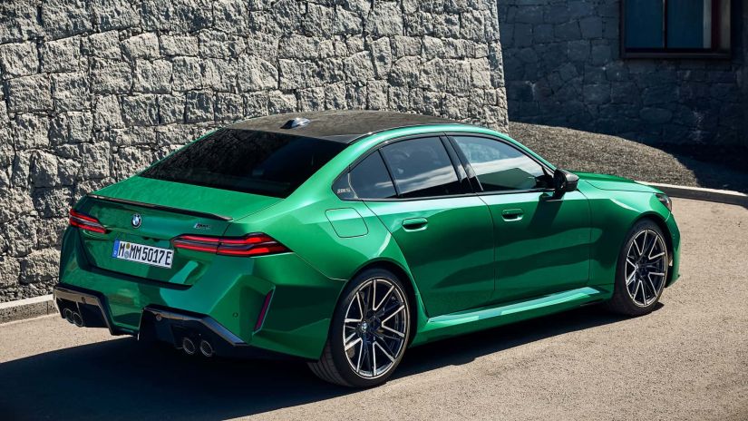 BMW promove estreia mundial do novo M5 com motor V8 biturbo
