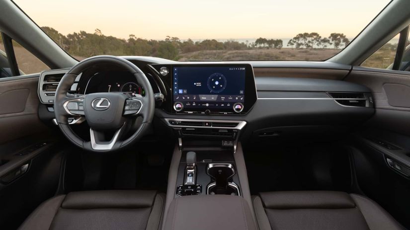 Lexus RX 450h+ chega ao Brasil como mais uma opção de SUV híbrido plug-in