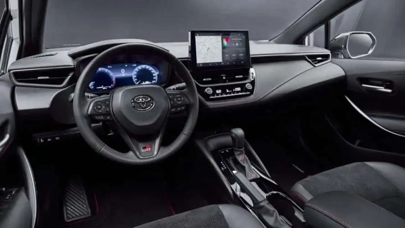 Toyota Corolla 2025 chega com mudanças na versão GR Sport