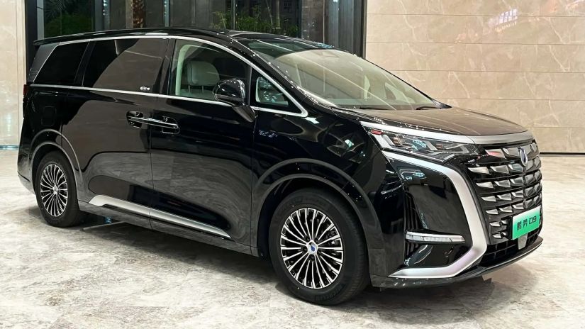 BYD registra dois modelos de carros da Denza para o Brasil