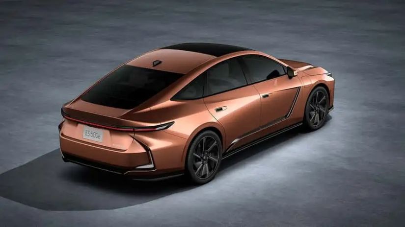 Lexus ES 2026 chega com versões híbrida e elétrica