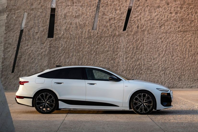 Audi inicia pré-venda do novo A6 Sportback e-tron