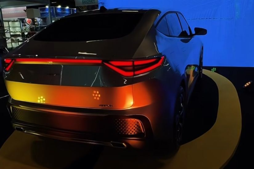 Lecar apresenta carro híbrido nacional com motor de Kicks