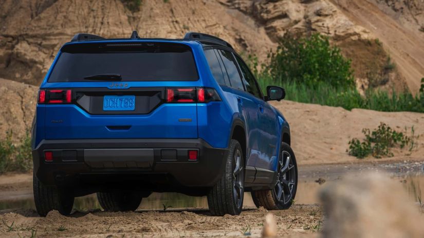 Nova Cherokee 2026 chega com até 800 km de autonomia