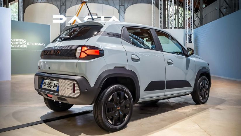Dacia Spring ganha atualização no mercado europeu e fica mais potente