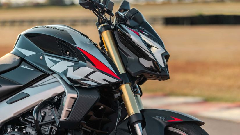 Bajaj lança nova Dominar NS400Z 2026 no Brasil