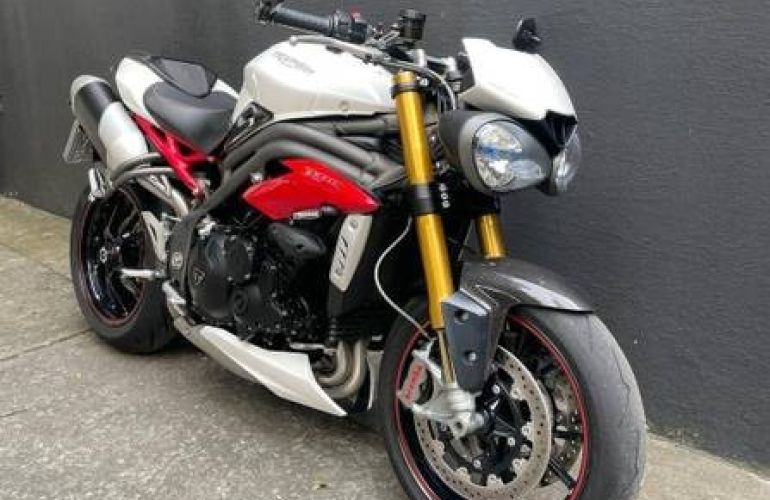 Triumph Speed Triple R - Foto #4