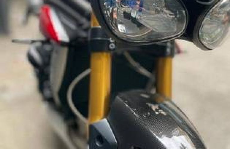 Triumph Speed Triple R - Foto #7