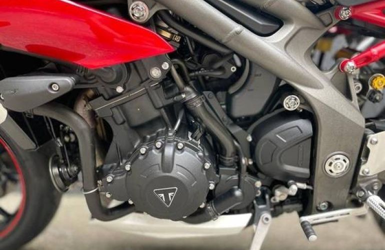 Triumph Speed Triple R - Foto #8