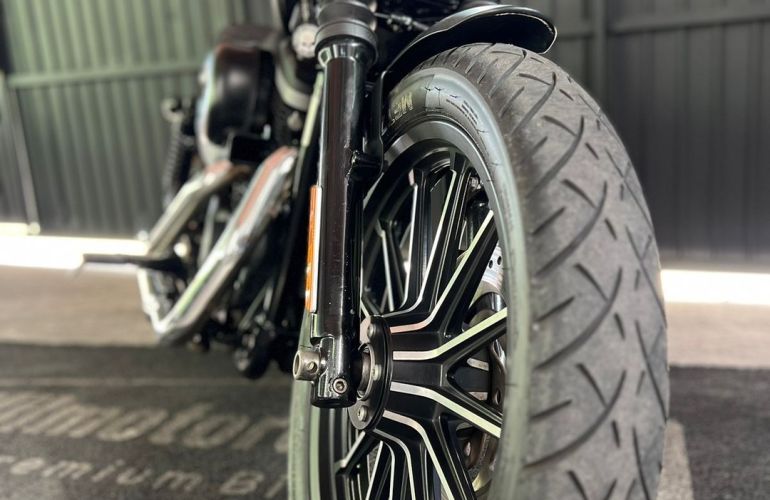 Harley-Davidson Sportster Iron 883 - Foto #2