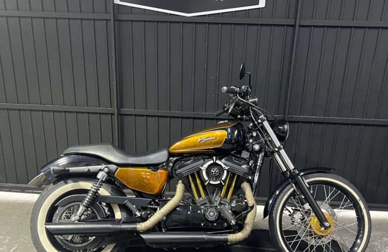 Harley-Davidson Sportster Xl 883 Custom - Foto #2