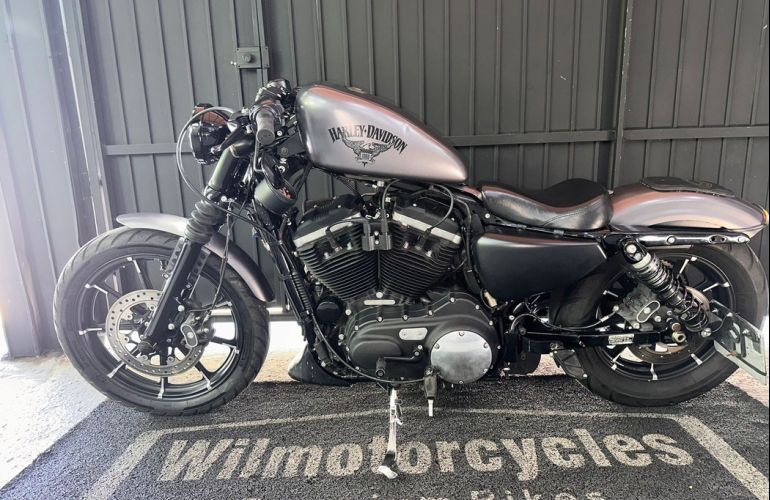 Harley-Davidson Sportster Iron 883 - Foto #8