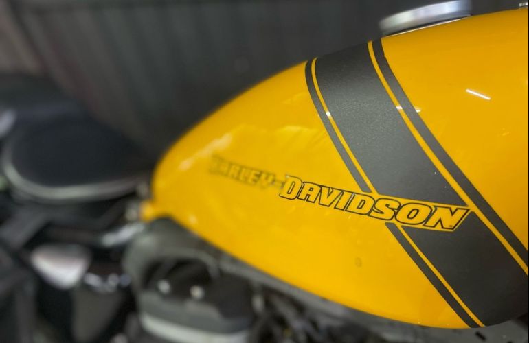 Harley-Davidson Sportster Iron 883 - Foto #4